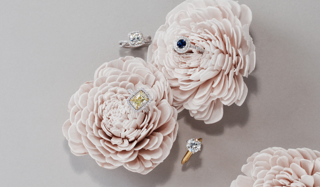 What finger does sales the engagement ring go