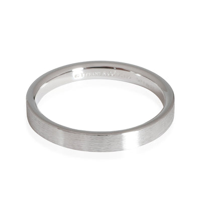 Essential Wedding Band in Platinum