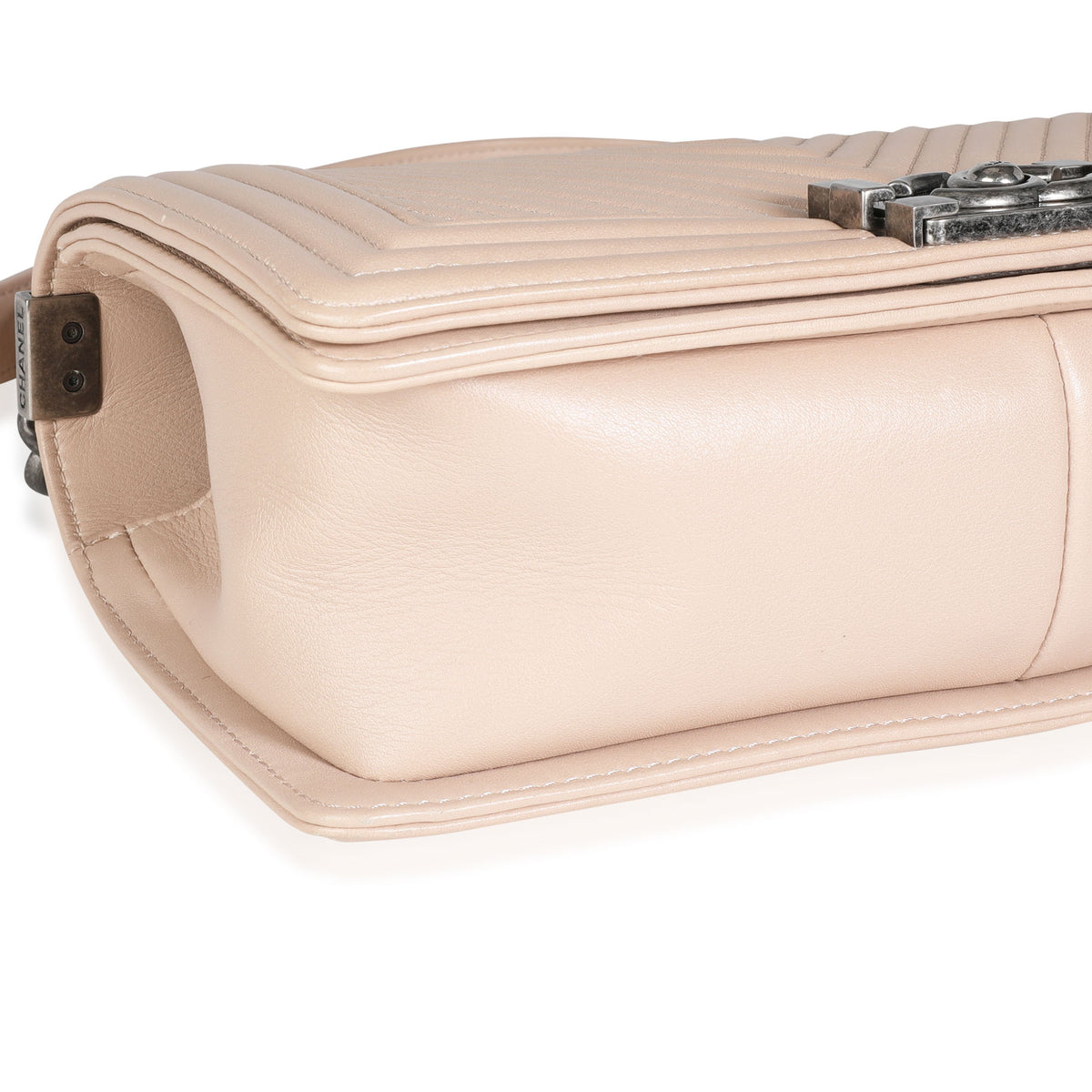 Chanel Light Beige Chevron Quilted Lambskin Medium Boy Bag Handbag clasp