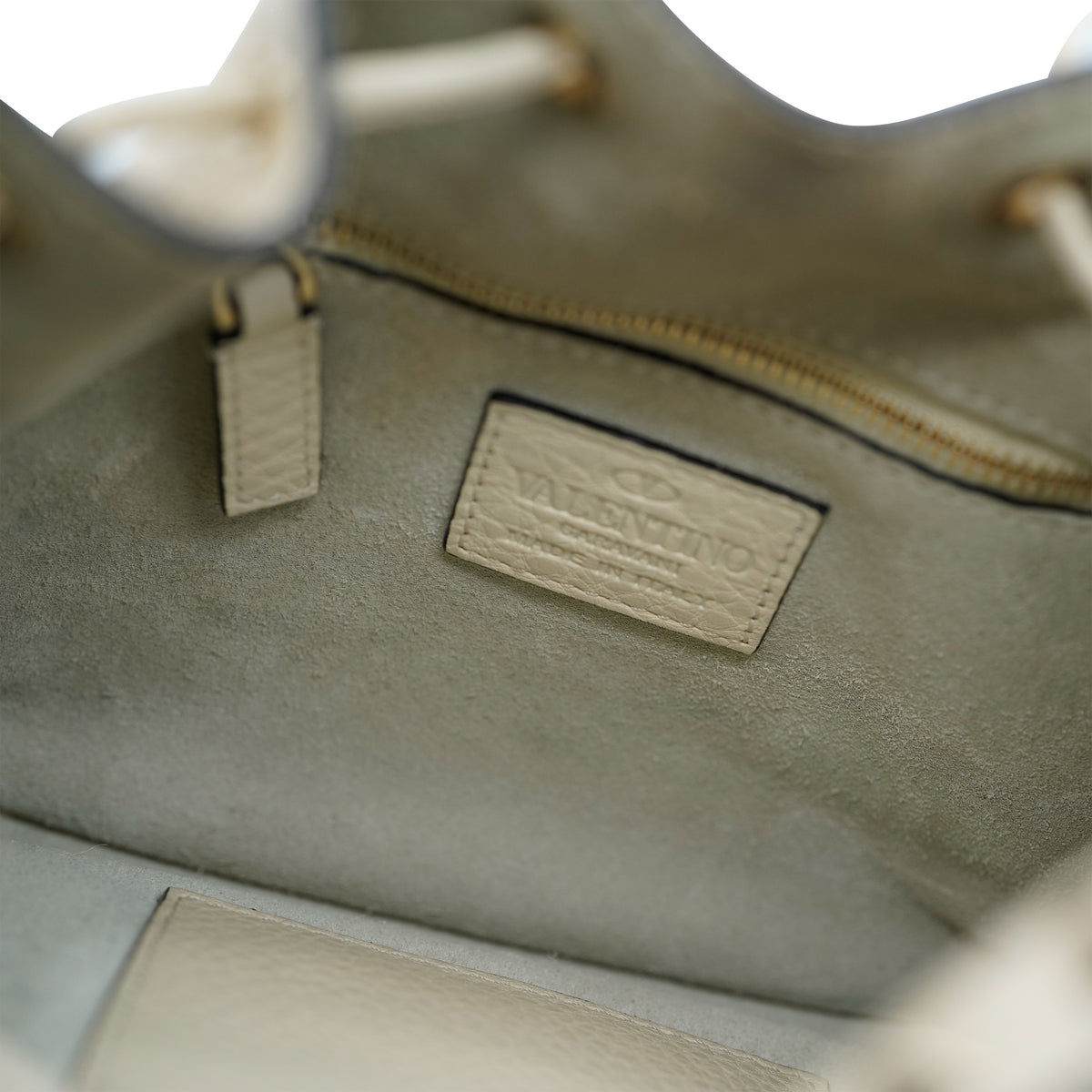 Valentino White Leather Rockstud Bucket Bag Handbag box