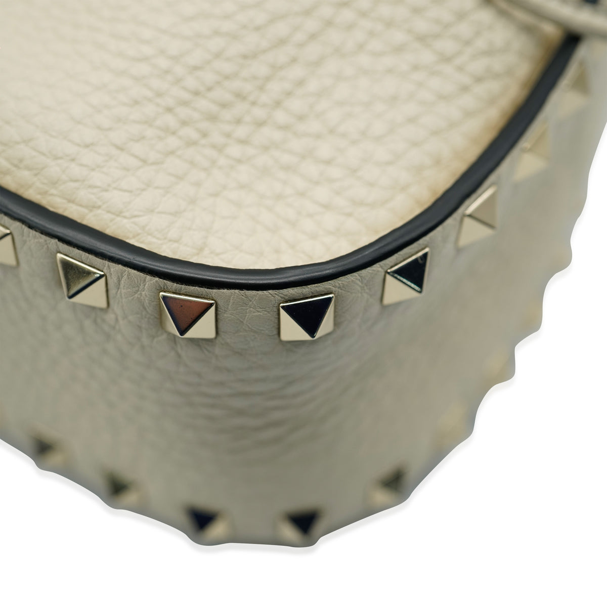Valentino White Leather Rockstud Bucket Bag Handbag clasp