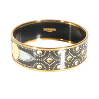 Enamel Buckle Design Bracelet in  Gold Plated (62mm)