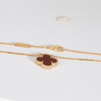 Alhambra Carnelian Pendant in 18k Yellow Gold