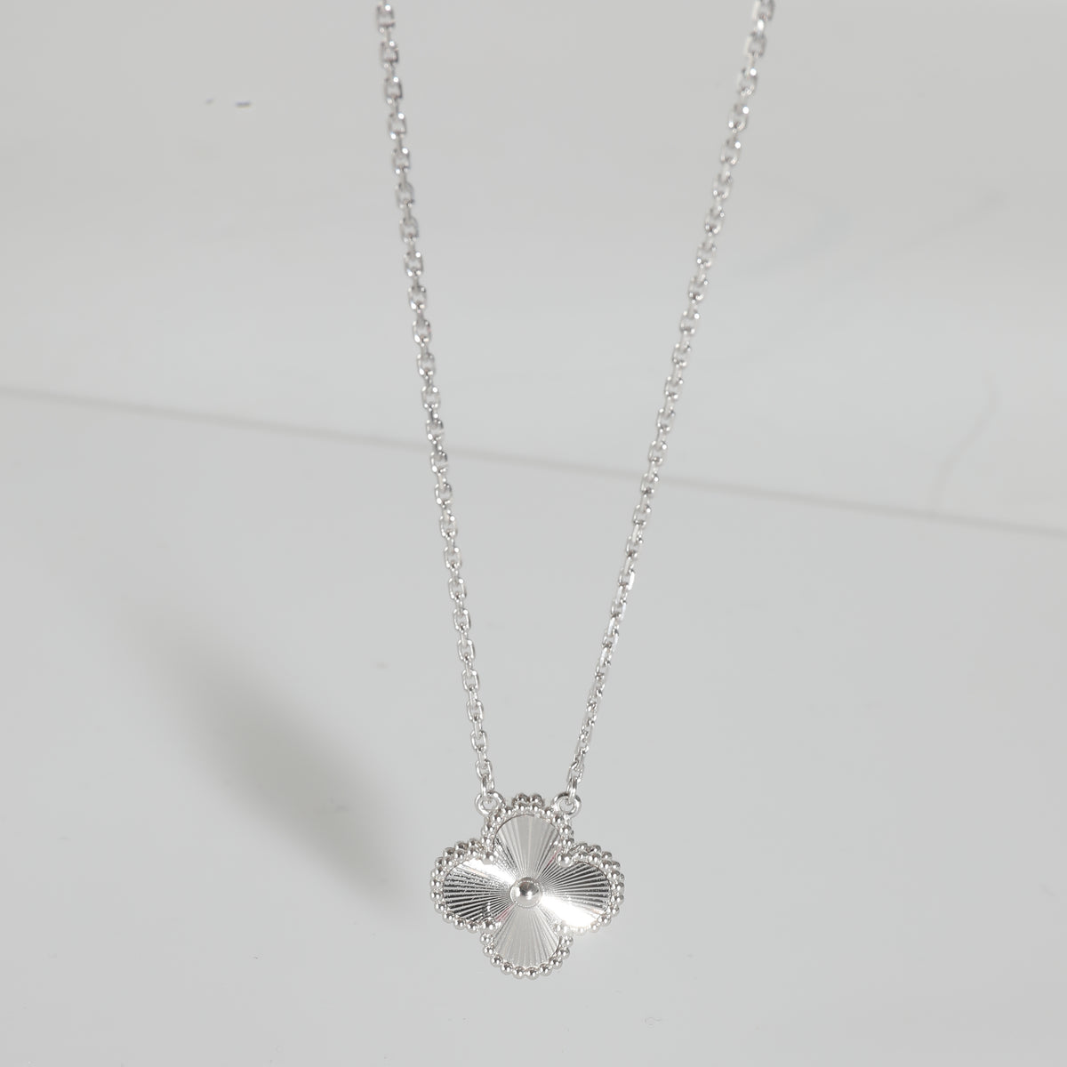 Alhambra Pendant in 18k White Gold