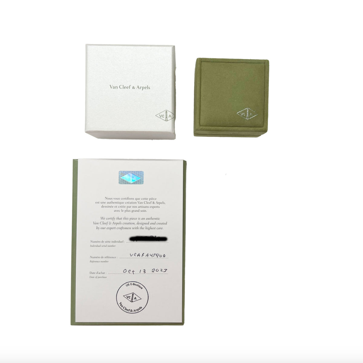 Vintage Alhambra White Mother Of Pearl Pendant in 18K Gold