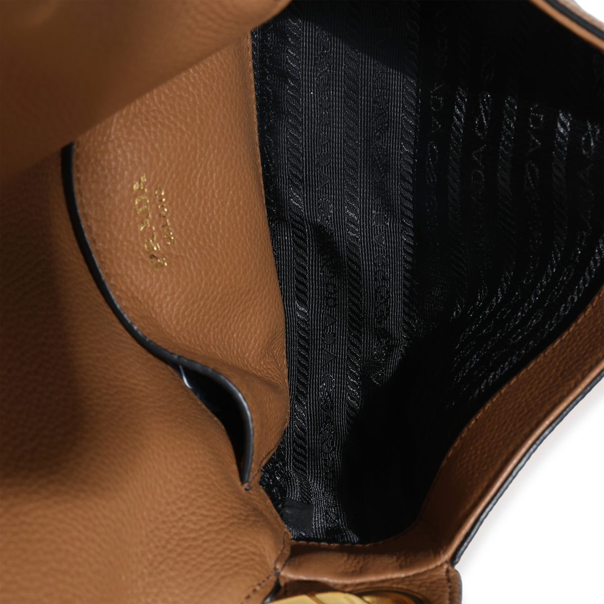 Caramel Vitello Daino Camera Crossbody