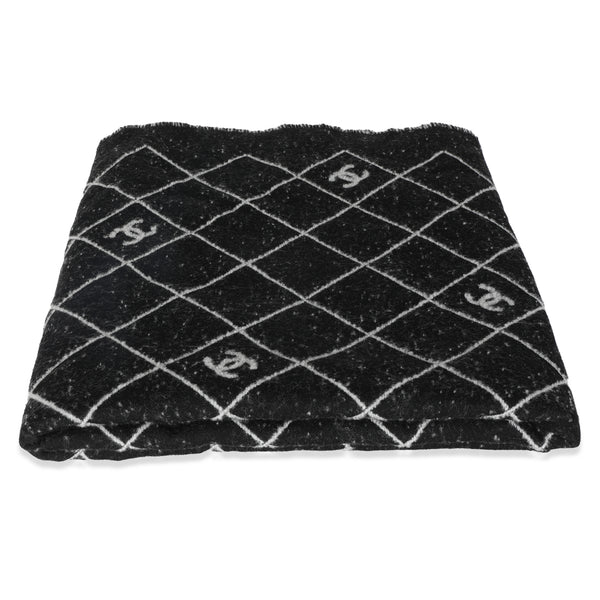 25A Black Grey Wool Quilted CC Stole