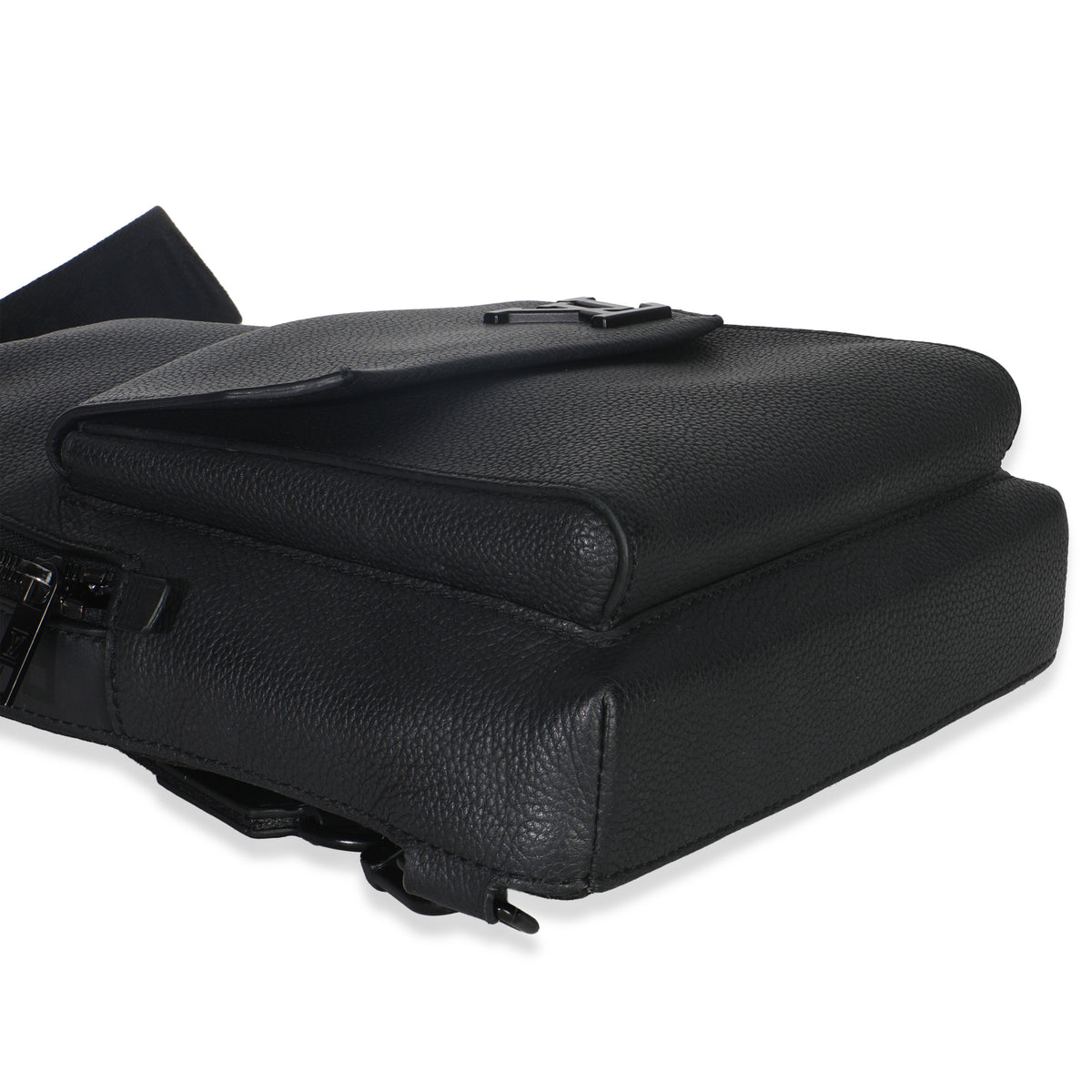 Louis Vuitton Black Waxy Calfskin Aerogram Pilot Slingbag Handbag clasp
