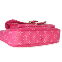 Louis Vuitton Fuchsia Monogram Canvas Fall For You Maxi Multi Pochette Accessoir Handbag clasp