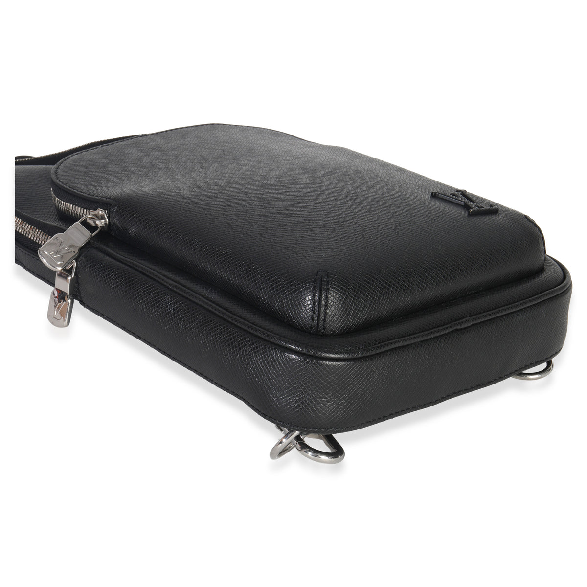 Louis Vuitton Black Taiga Avenue Sling Bag Handbag clasp