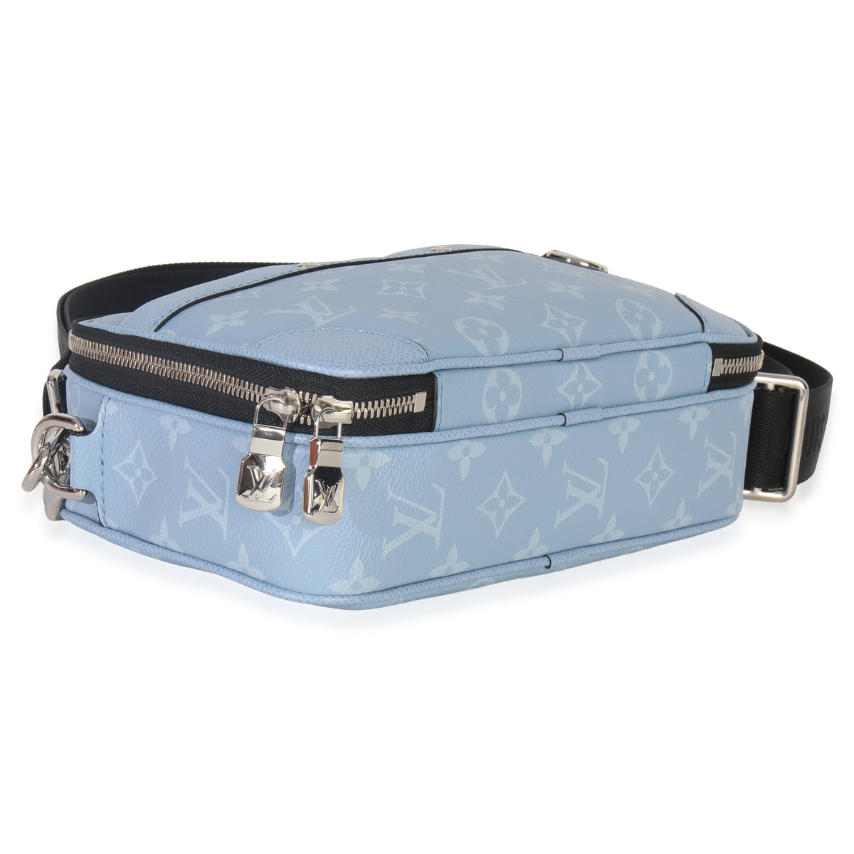 Louis Vuitton Sky Blue Monogram Taigarama Alpha Messenger Handbag clasp