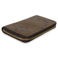 Louis Vuitton Giant Reverse Monogram Canvas Zippy Wallet Handbag clasp