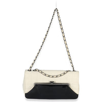 Chanel Black White Lambskin Chocolate Bar Bicolor Kiss Lock Flap Handbag av