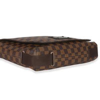 Louis Vuitton Damier Ebene Canvas Brooklyn MM Handbag clasp
