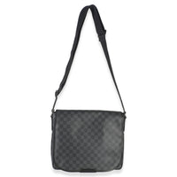 Louis Vuitton Damier Graphite Daniel Messenger MM Handbag av