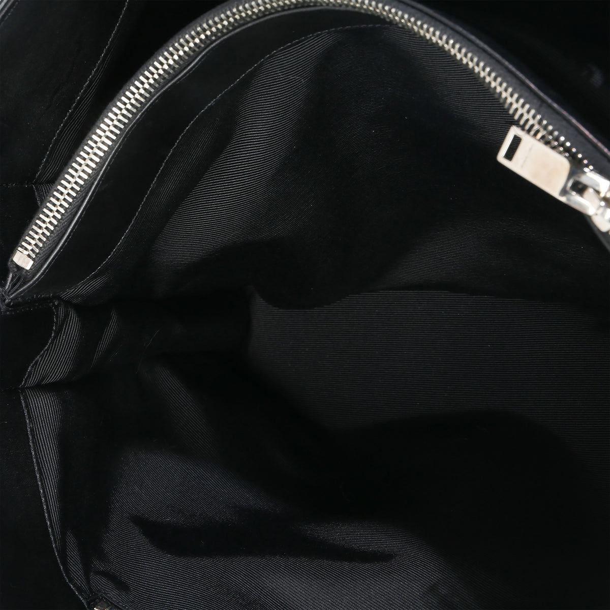 Saint Laurent Black Smooth Leather Cassandre Tote Bag Handbag av