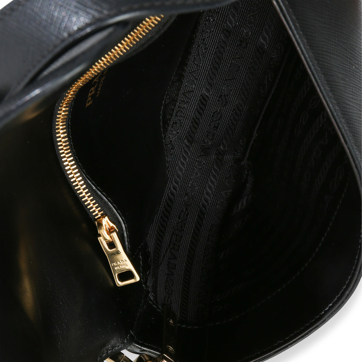Prada Black Saffiano Lux Leather Embleme Flap Shoulder Bag Handbag av