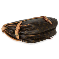 Louis Vuitton Monogram Canvas Saumur 30 Handbag clasp