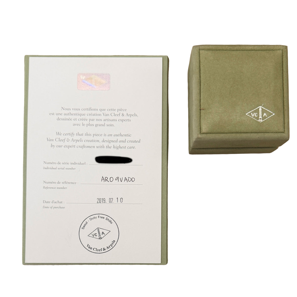 Van Cleef & Arpels Yellow Gold Malachite Vintage Alhambra Pendant box