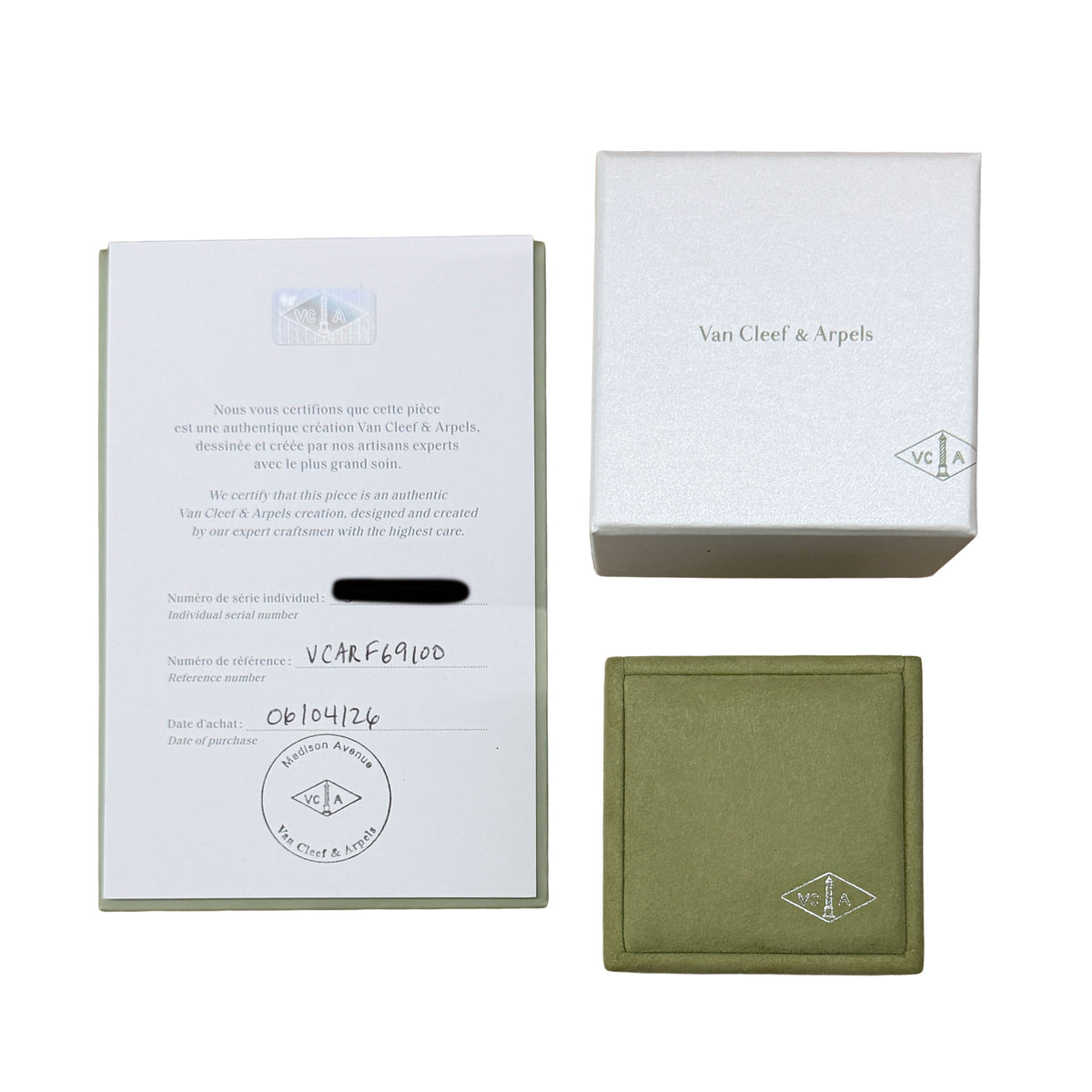 Van Cleef & Arpels Yellow Gold Mother Of Pearl Sweet Alhambra Pendant box