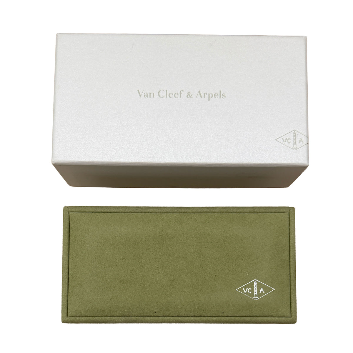 Van Cleef & Arpels Yellow Gold Mother Of Pearl Vintage Alhambra Bracelet box