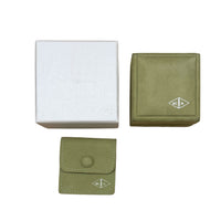 Van Cleef & Arpels Yellow Gold Mother Of Pearl Sweet Alhambra Pendant box