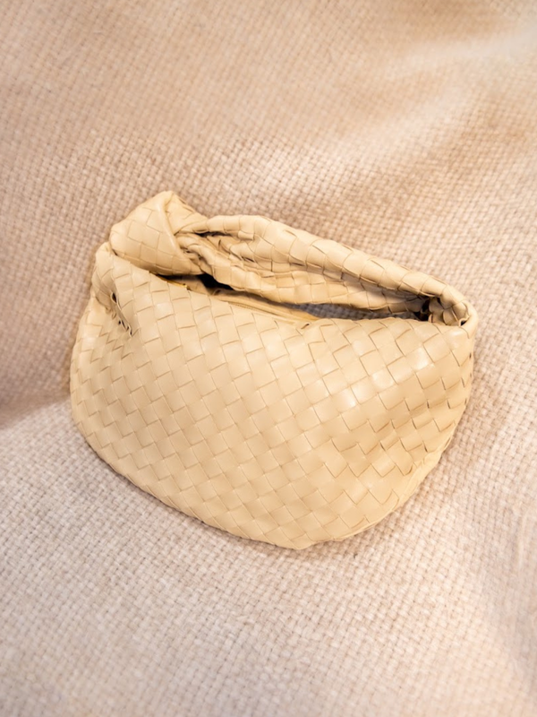 Alt image