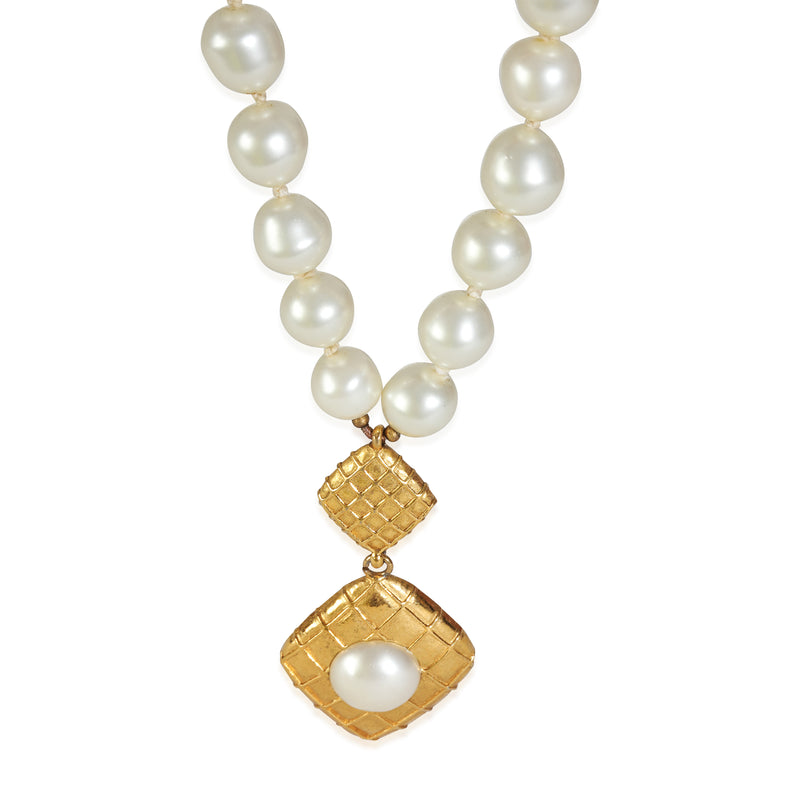 Chanel Gold Plated  Vintage Faux Pearl Necklace fv