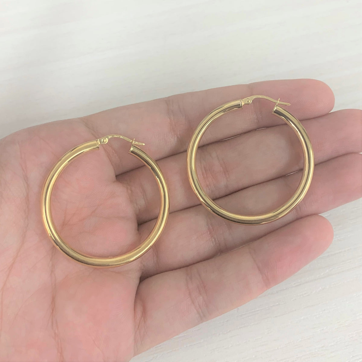 myGemma Tube Hoop Earrings in 14K Yellow Gold sv