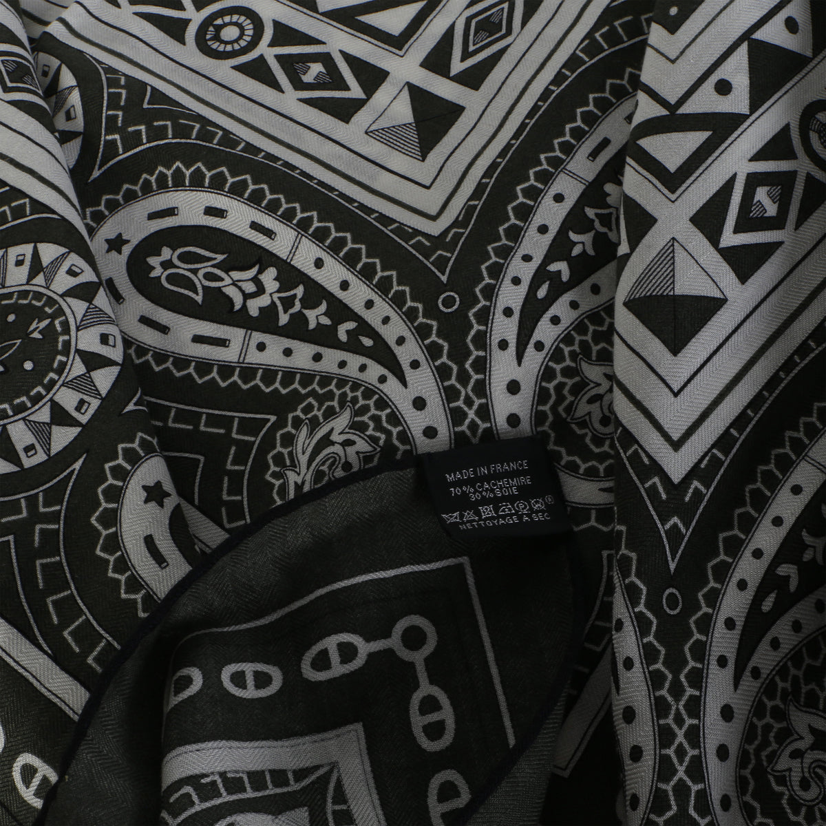 Hermès Kaki Blanc Noir Cashmere Silk Cheval De Coeur Bandana Shawl 140 3