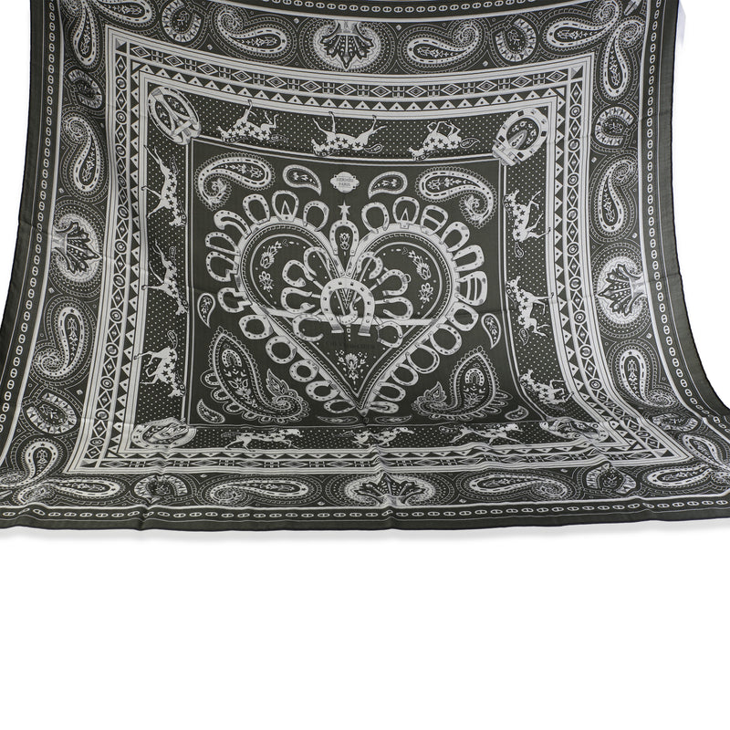 Hermès Kaki Blanc Noir Cashmere Silk Cheval De Coeur Bandana Shawl 140 fv