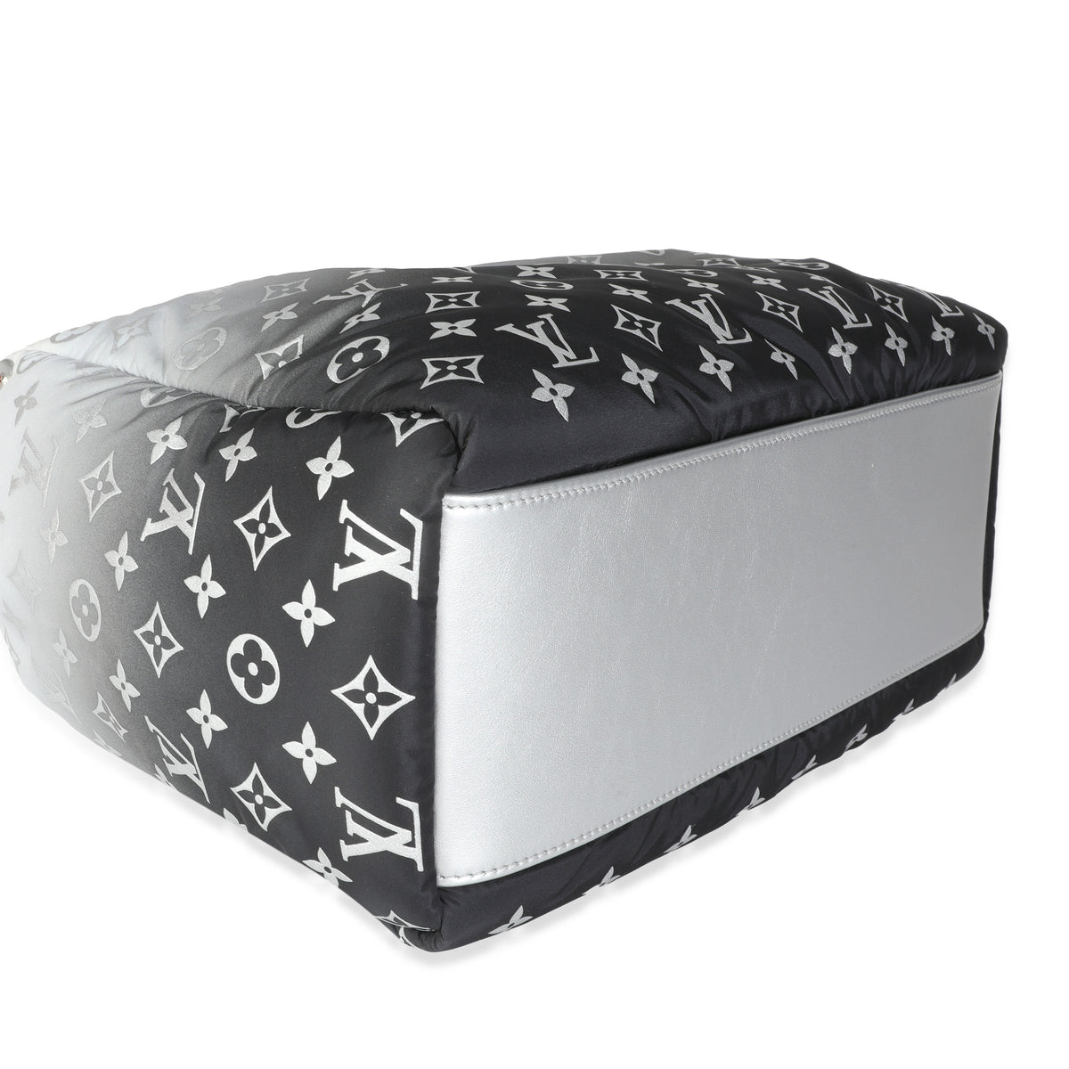 Louis Vuitton Frost Nylon Monogram Gradient LV Snow Onthego MM Handbag clasp