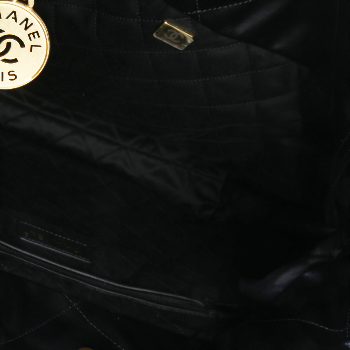Chanel Black Shiny Quilted Calfskin Medium  22 Hobo Handbag av