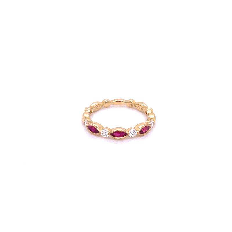 Diamond & Ruby Band in 18K Yellow Gold (0.18 CTW)