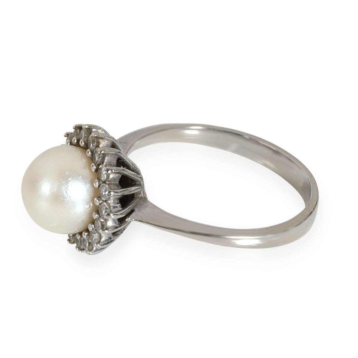 Pearl Diamond Halo Ring in 18K White Gold 0.2 CTW