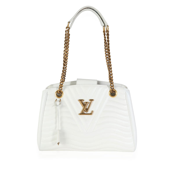 LOUIS VUITTON New Wave Chain Tote Ecarlate A sophisticated tote with wave-like  quilting. Its big logo and bold color are ready to make…