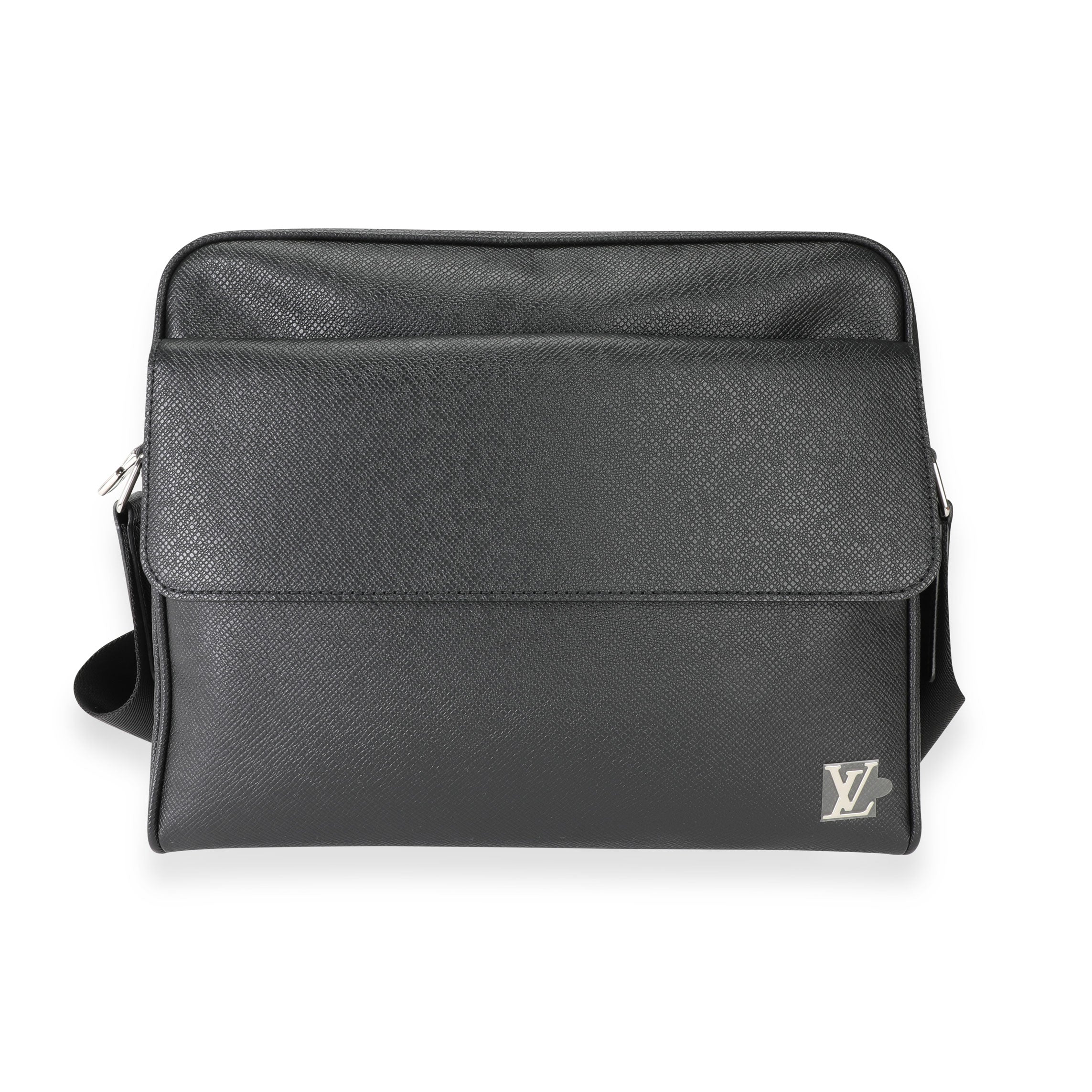 Louis Vuitton Black Taiga Leather Card Holder Wallet Case 830lvs47