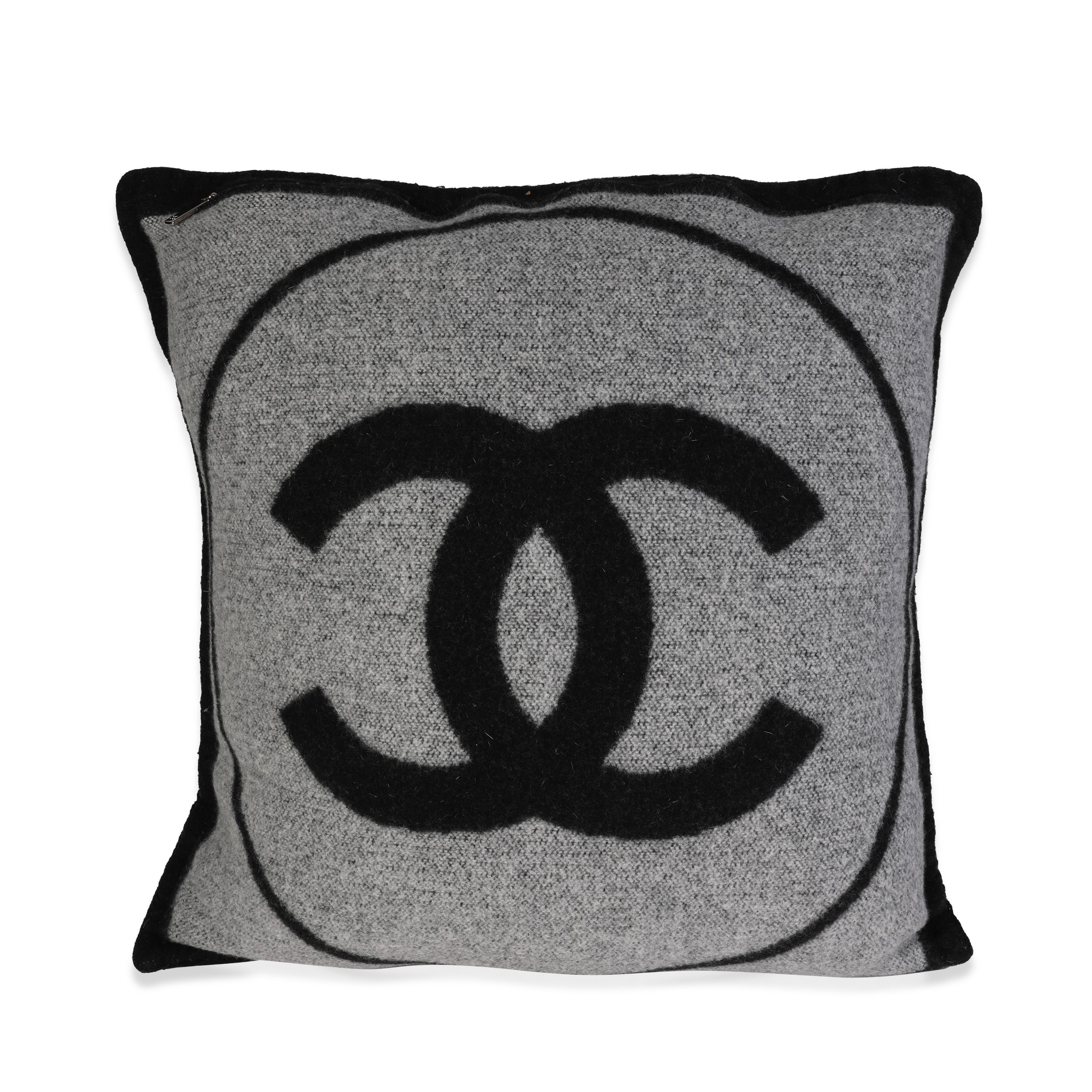Authentic Chanel Couch Bedding Set Wool Cashmere Soft Throw Pillow Frill  Blanket 