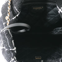 Chanel 22 tweed handbag Chanel Multicolour in Tweed - 34605586