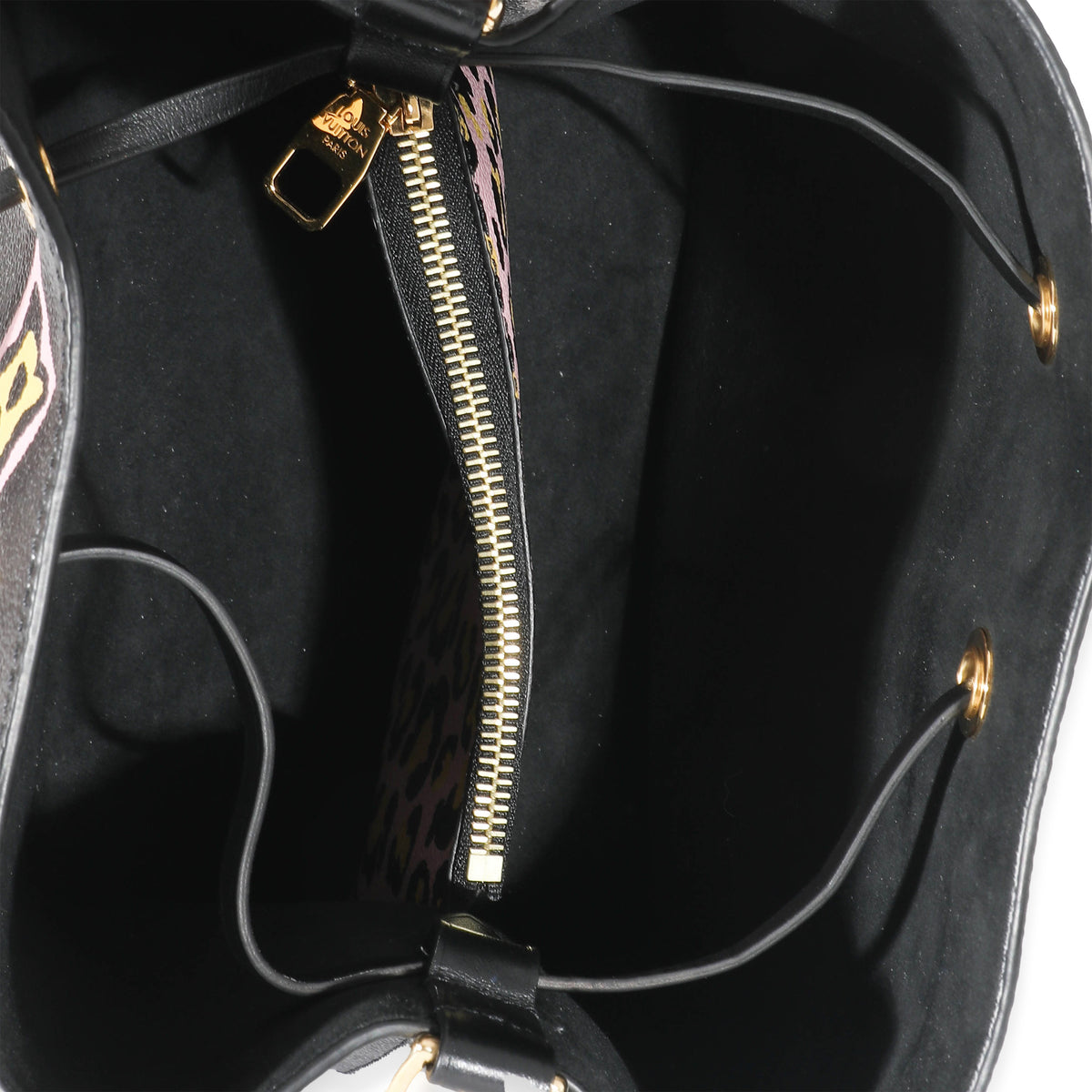 Louis Vuitton 2021-2022 Pre-owned NeoNoe mm Bucket Bag - Black